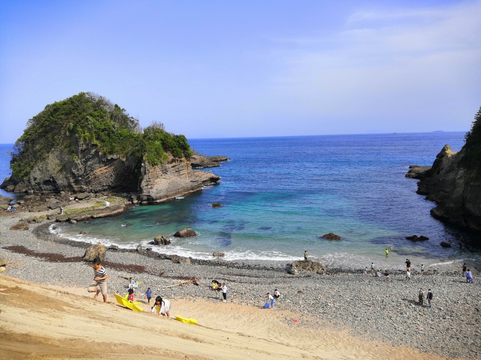 田牛サンドスキー場前の海岸。水が澄んでいて、とてもきれい。