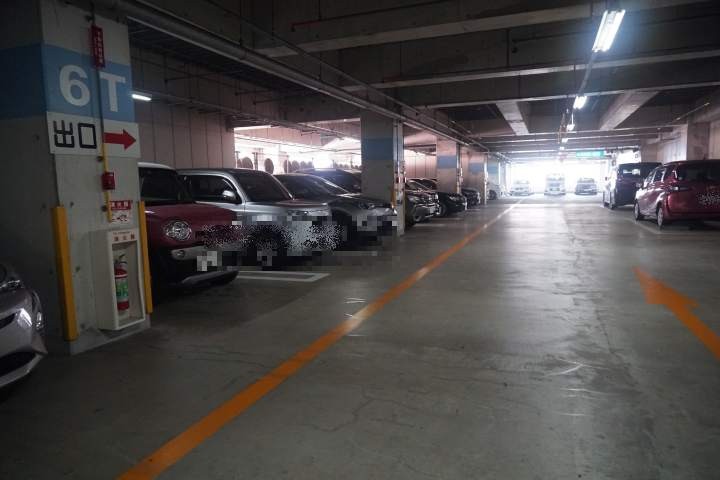 上階が駐車場になっていました