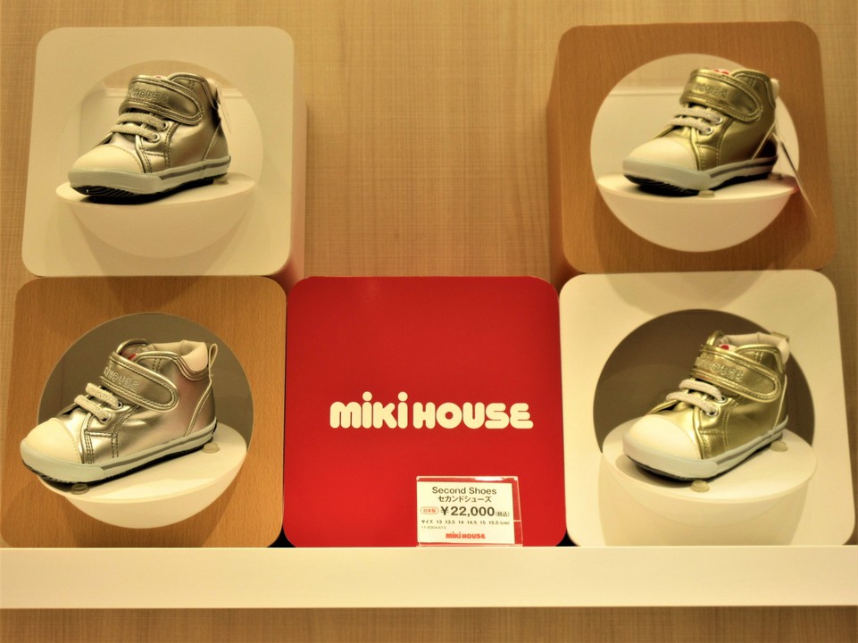 2万2千円の子供靴もありました！