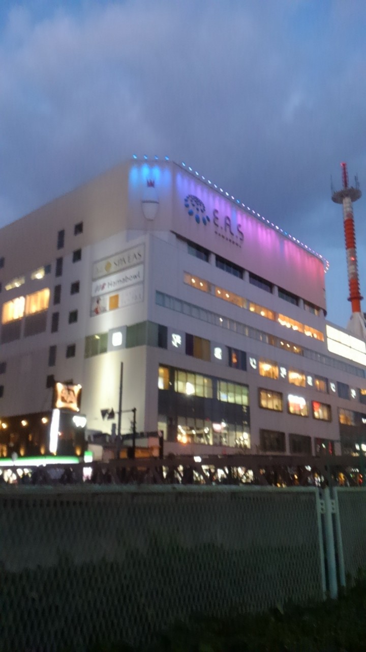 横浜駅西口にあるボウリング場です。