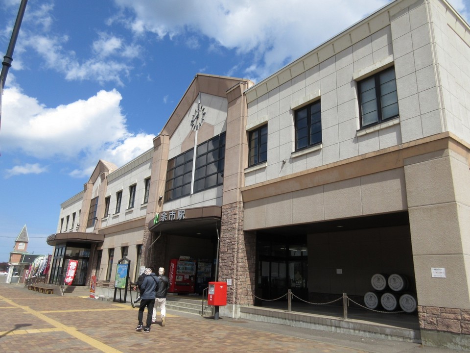 余市駅舎・１階がエルラプラザ