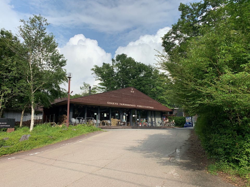 フロント棟。きれいでおしゃれです。