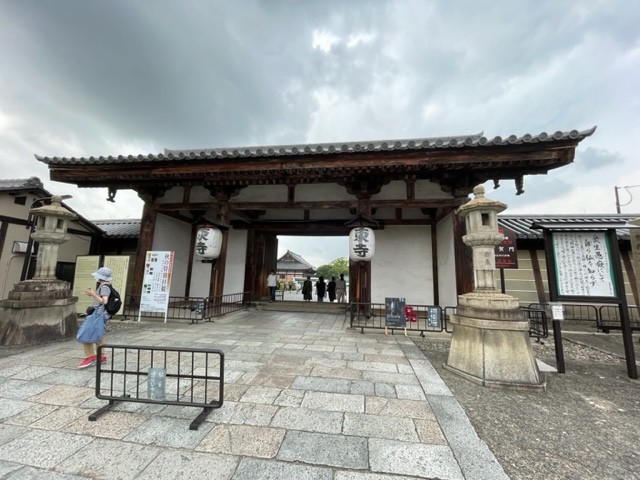 東寺の北東角にある門です