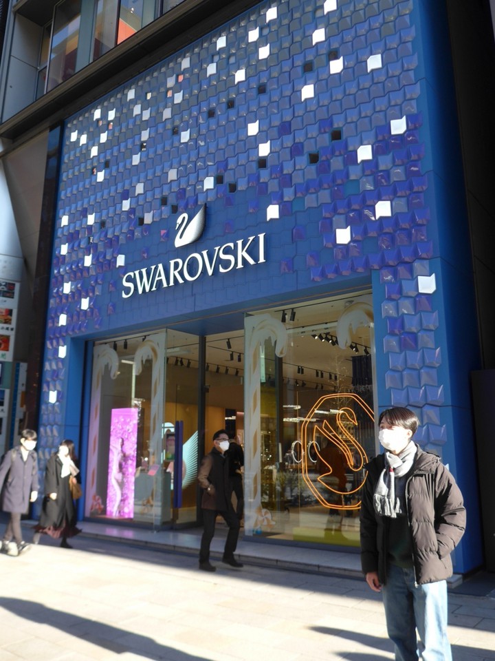 お店の外観、全面カラーが大きく変わっていました