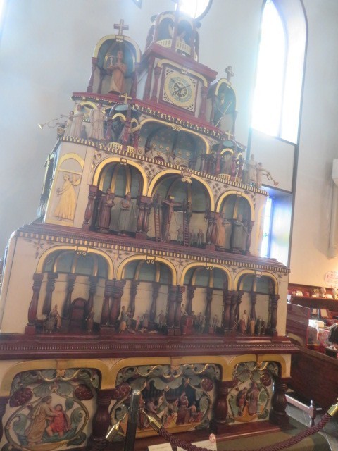 ドイツの仕掛け時計です