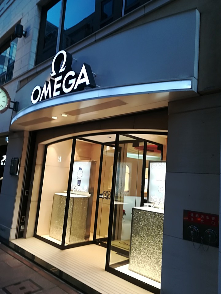 銀座６丁目真ん中あたりです。