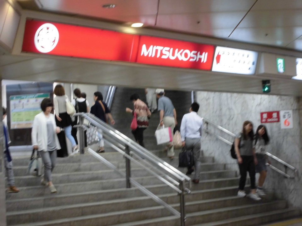 地下街からの入口