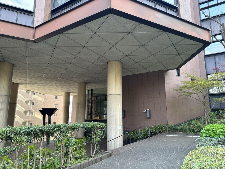 図書館のエントランス付近