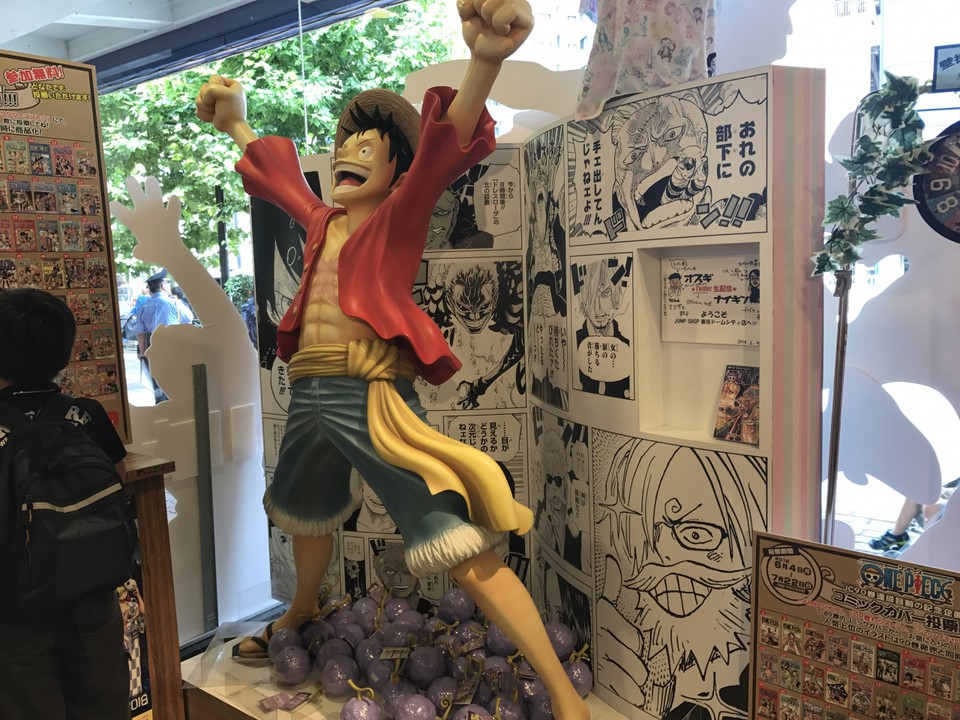 ルフィの等身大フィギュア