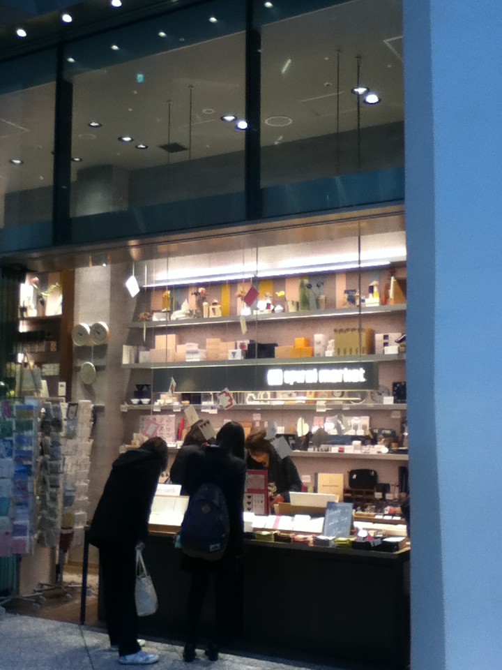 店頭付近