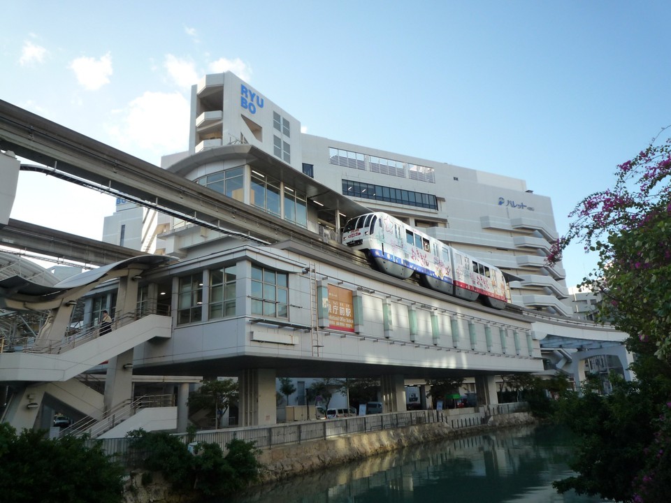 ゆいレール県庁前駅直ぐ