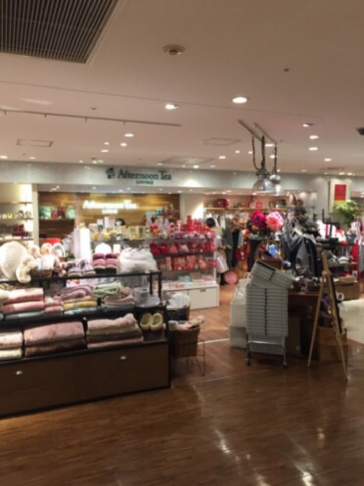 アフタヌーンティーリビングアトレ大井町店の内観画像。