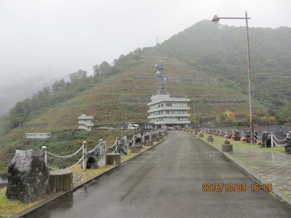 左側の建物が展望台