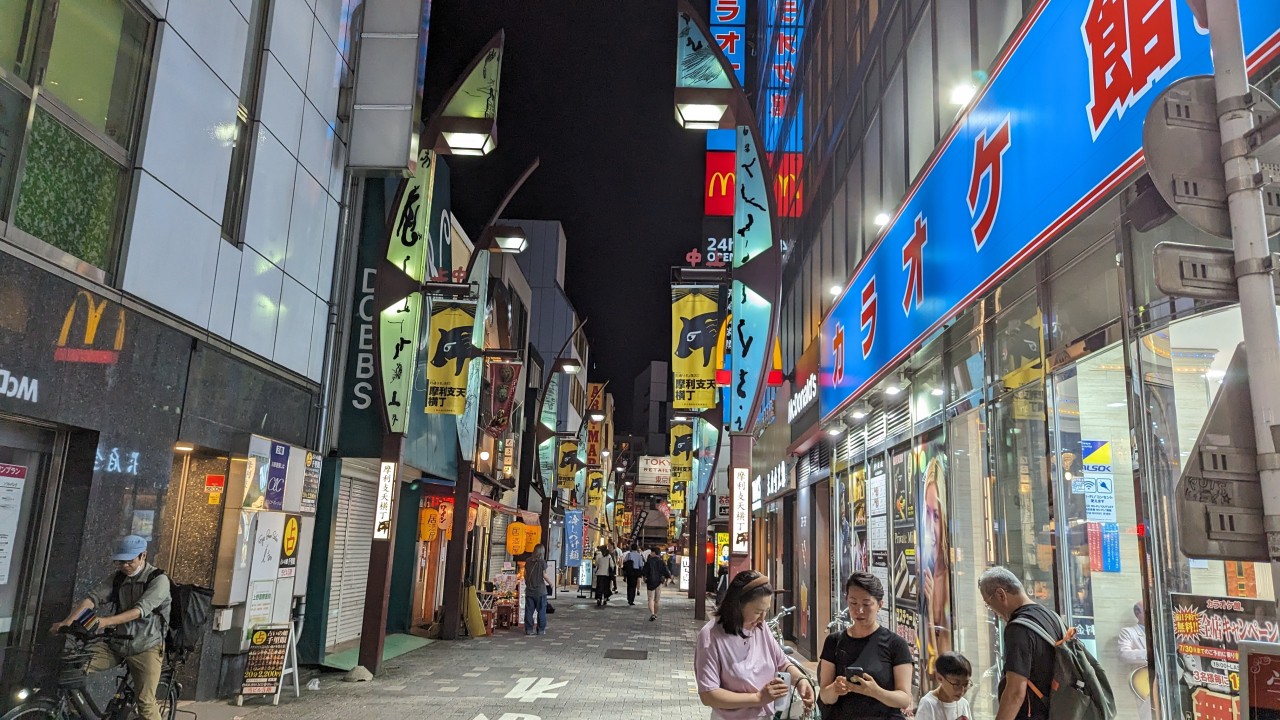 摩利支天横丁に面しています
