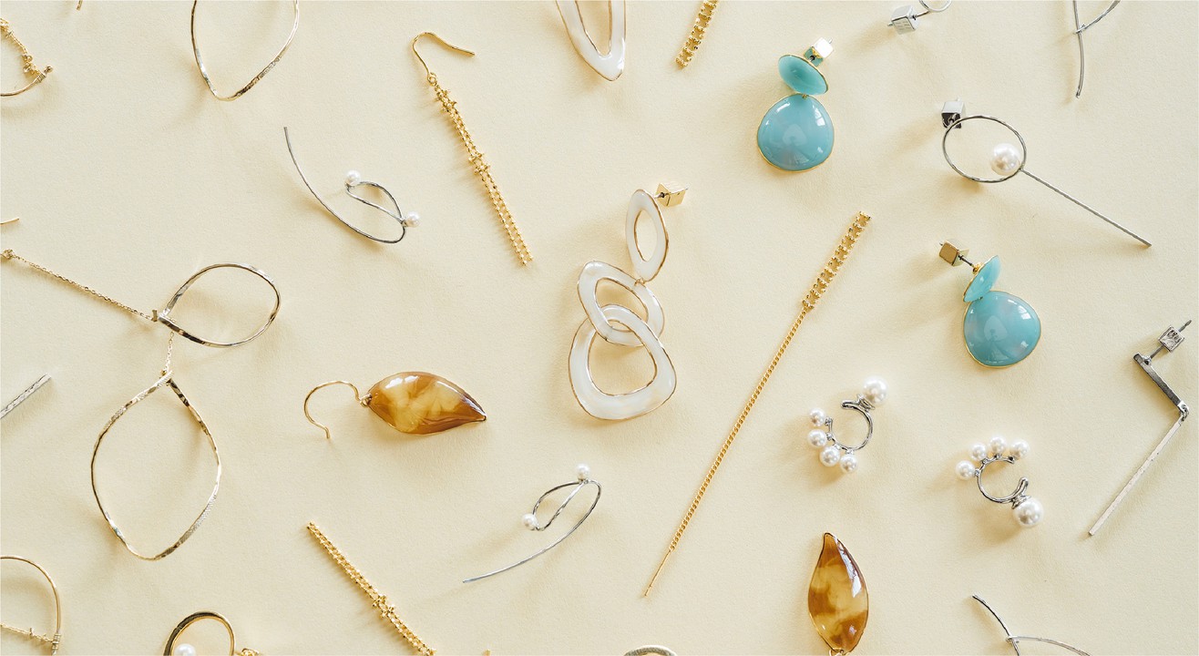 ピアス　18k リング　【名古屋PARCOで購入】 楽天市場】【22金ピアス】片耳販売22金0.05ctダイヤ爪留セカンド