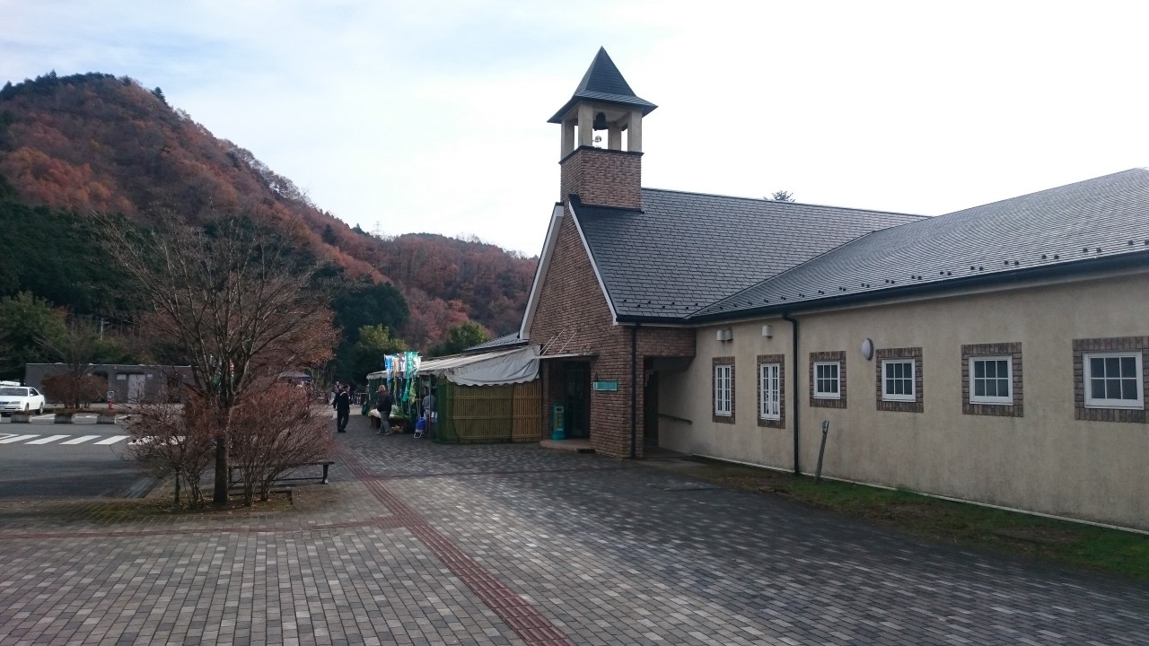 湖畔の休憩にぴったり