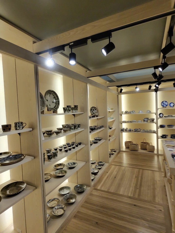 BEAMS JAPANの店舗の店内の売り場の様子