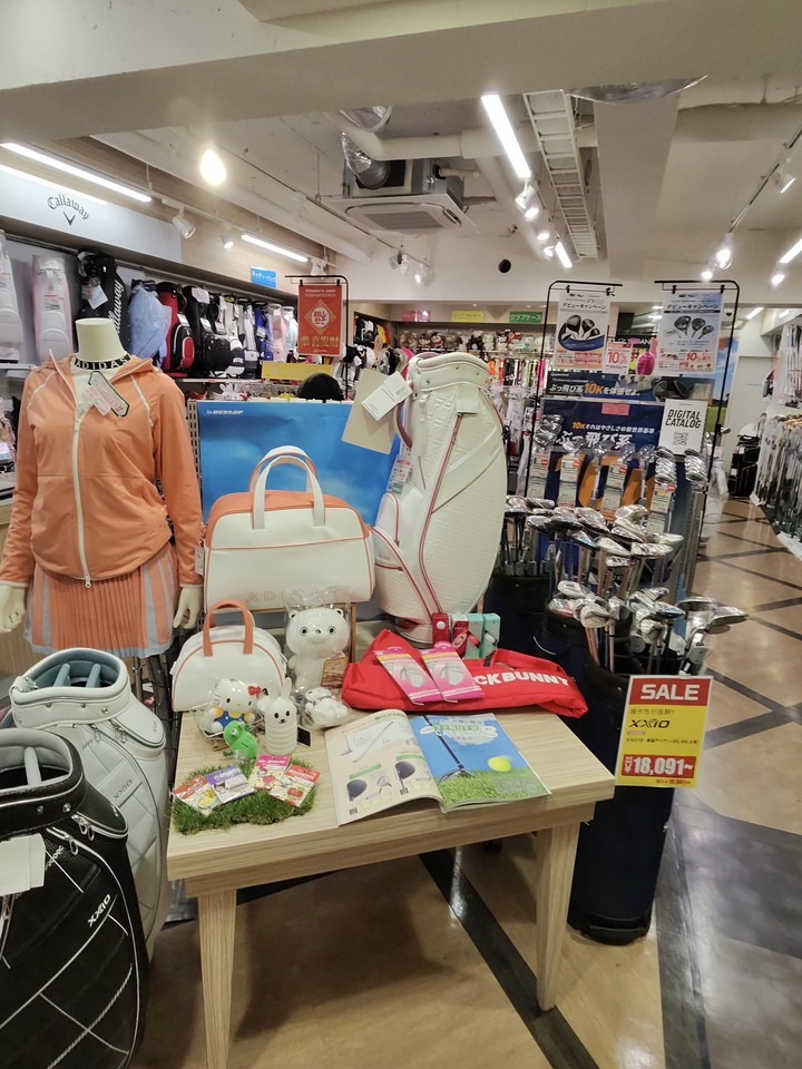 Victoria Golfの店舗の店内のゴルフ商品
