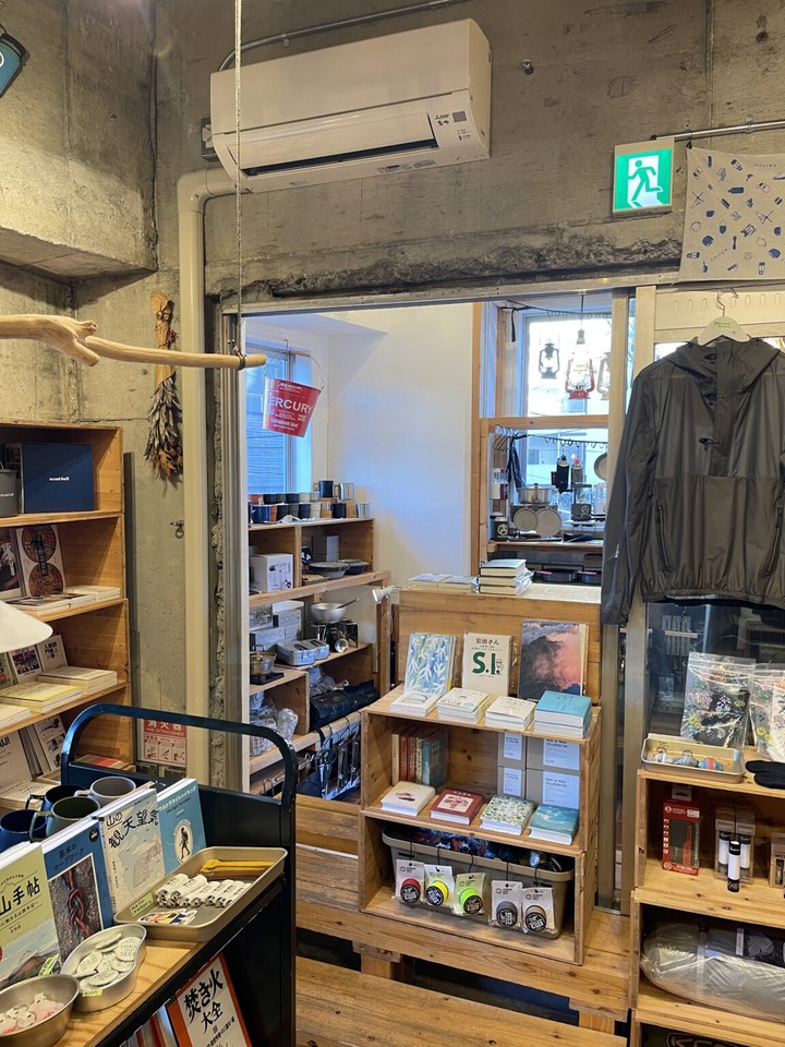 ENstyleの店内で本が並んでいる