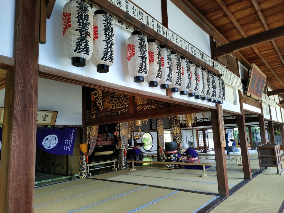 本堂内