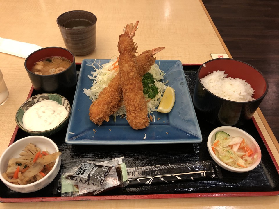 夏季限定、今なら、880円。海老大好き。もちろん食べました。