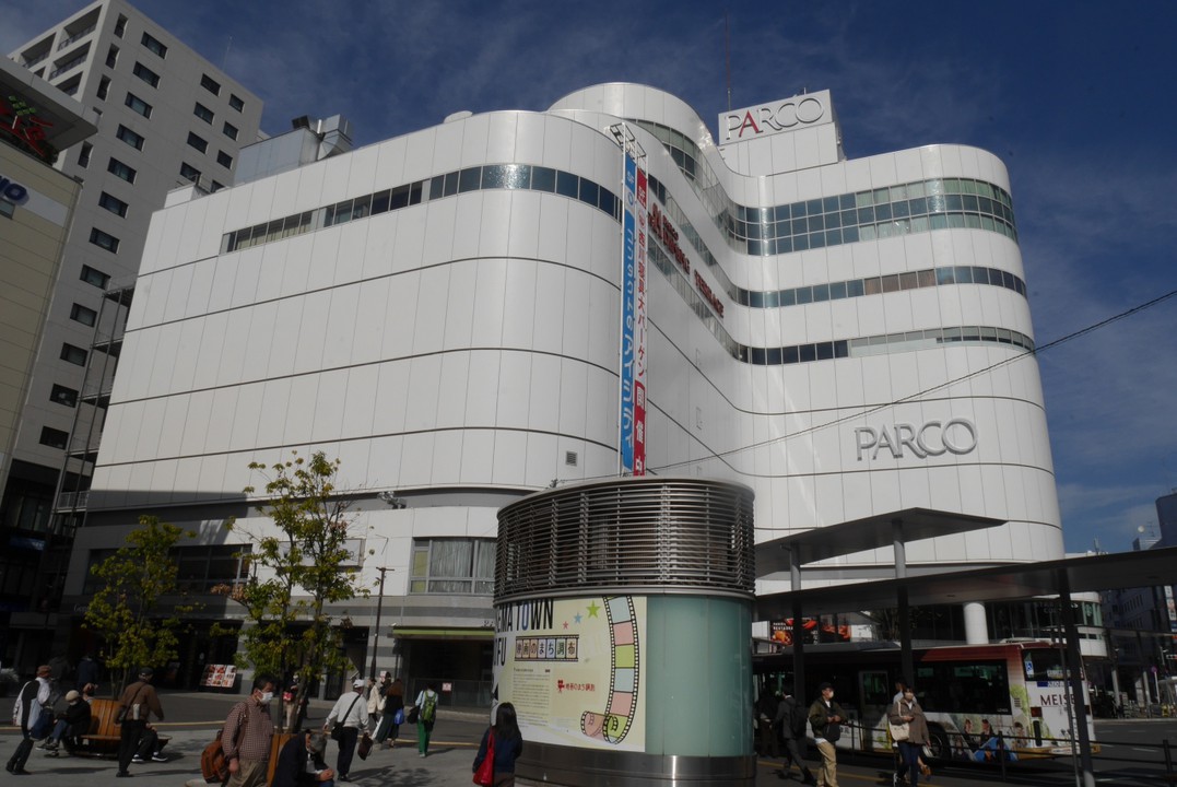 曲線美のある建物。