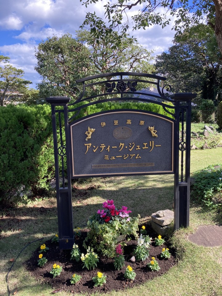 噴水にスズメがたくさん集まって水を飲んでました。