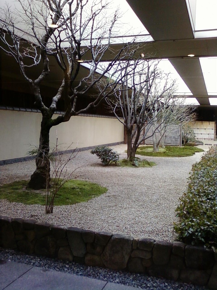 雪も降って素敵な庭でした。