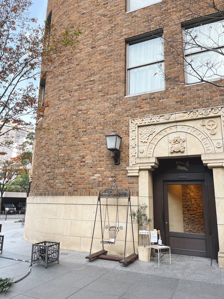 レトロ建築のダイビル本館にあるので店舗外観もお洒落♪