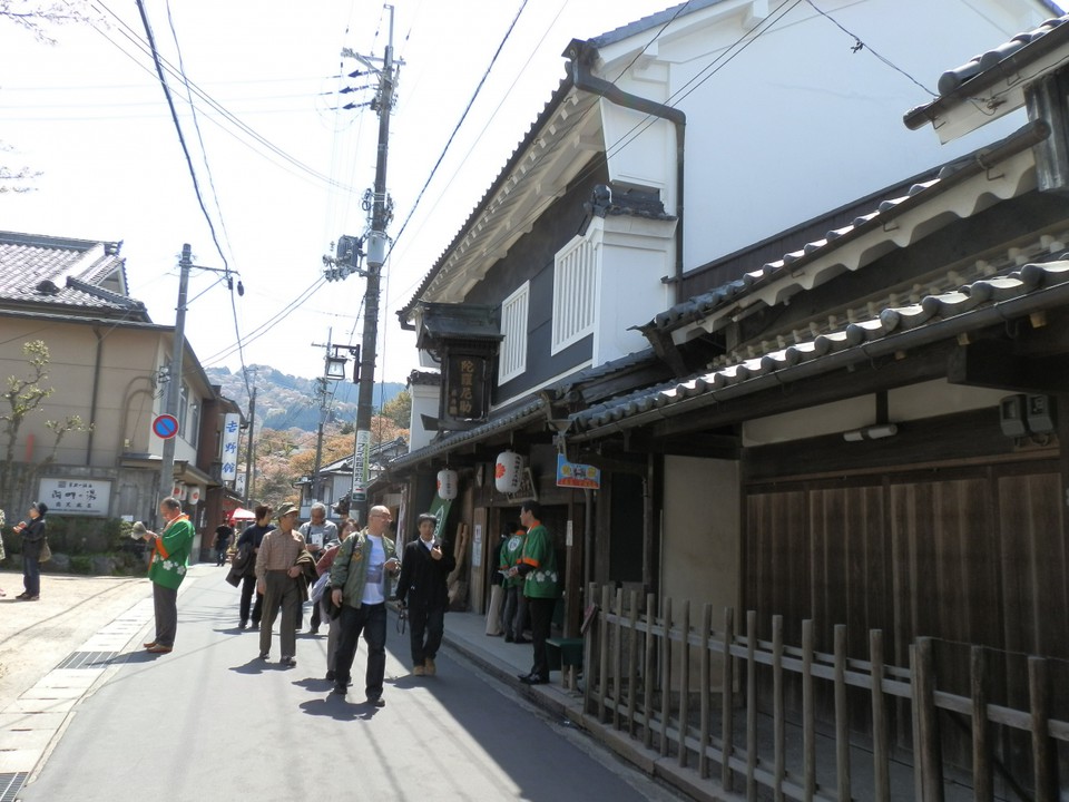 薬房店と母家、どちらも大変趣きがあります。