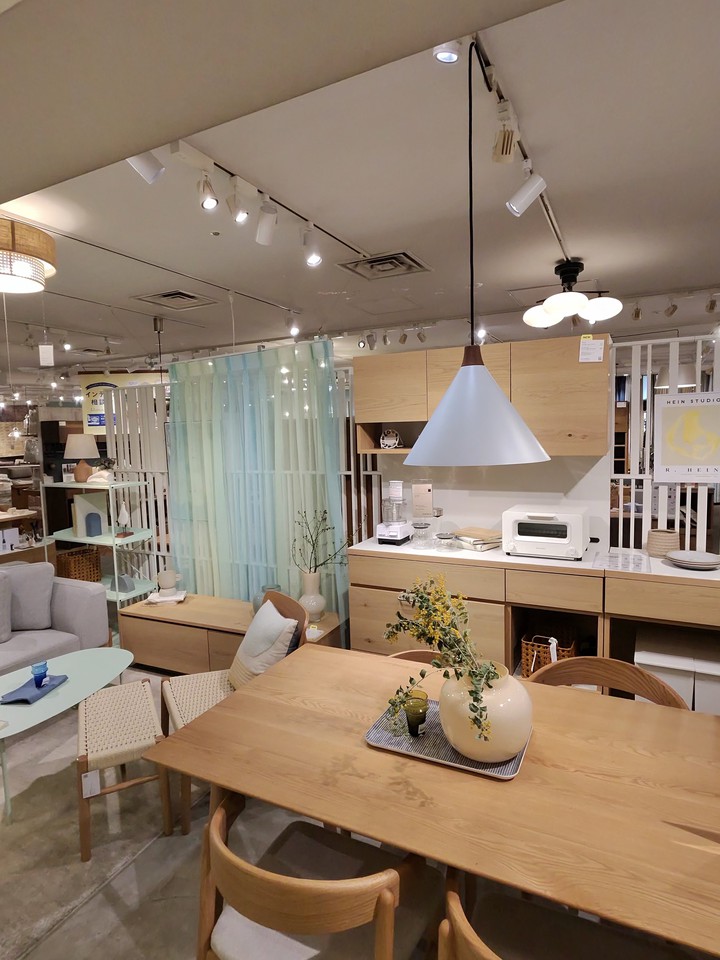 unicoの店内ディスプレイ