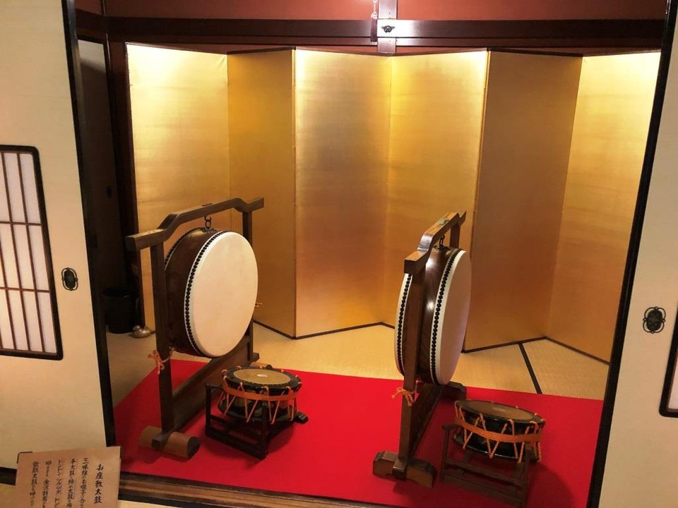 《ひがし茶屋街》「志摩」室内風景