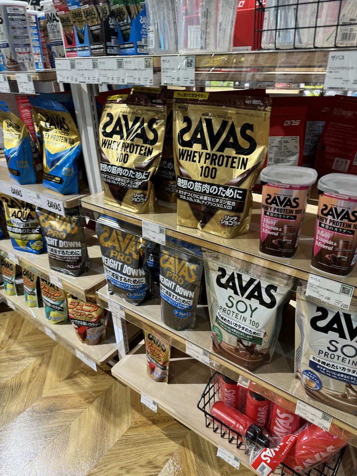 Alpen Tokyoの店内のスニーカーの売り場の様子