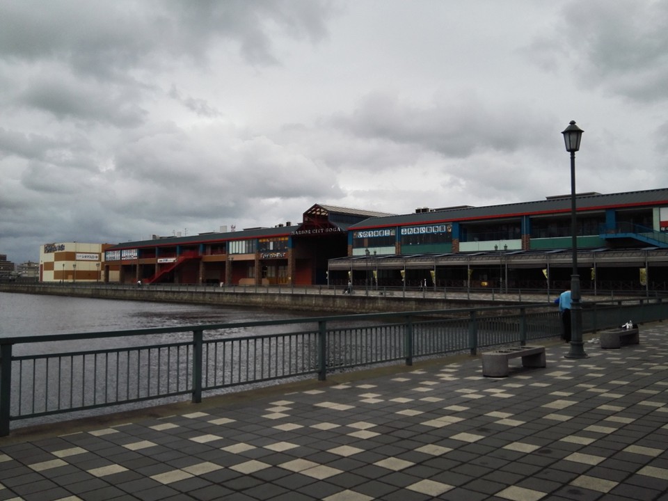 祝日のお昼時ですが、とても寂しい状態でした。