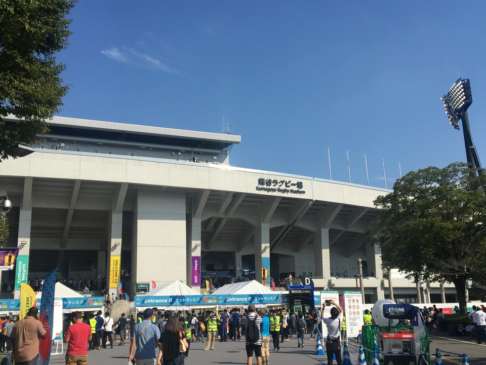 スタジアムの外観。良いお天気でした！