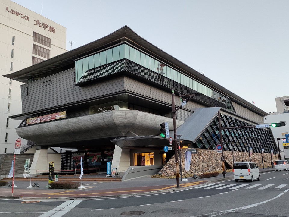 周囲の景観を乱さない建築なのは好感が持てる。