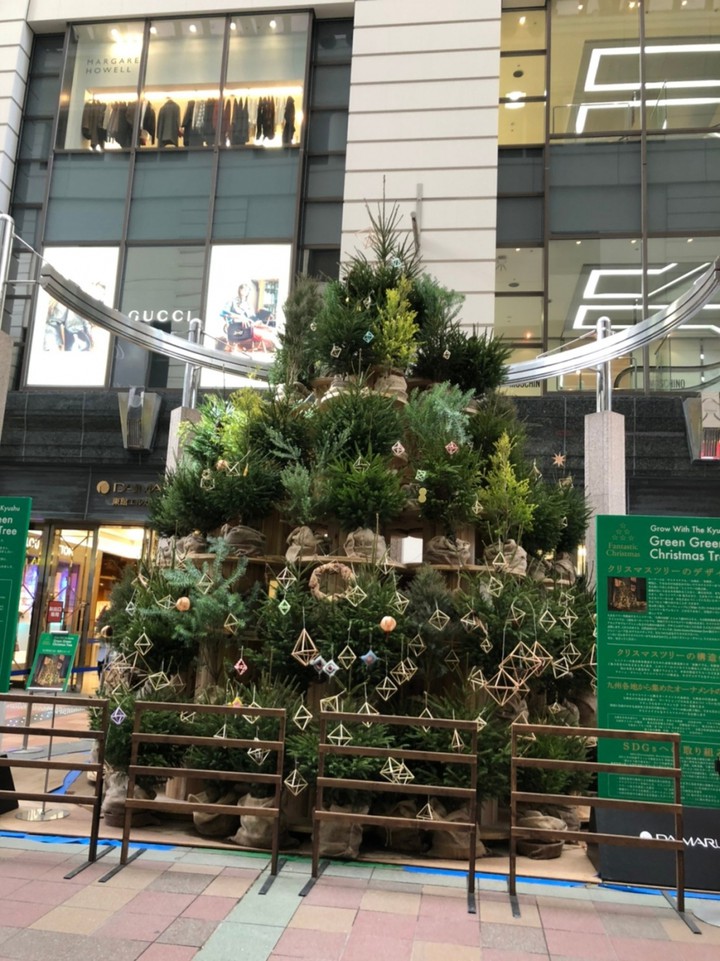 エルガーラ・パサージュ広場のクリスマスツリー