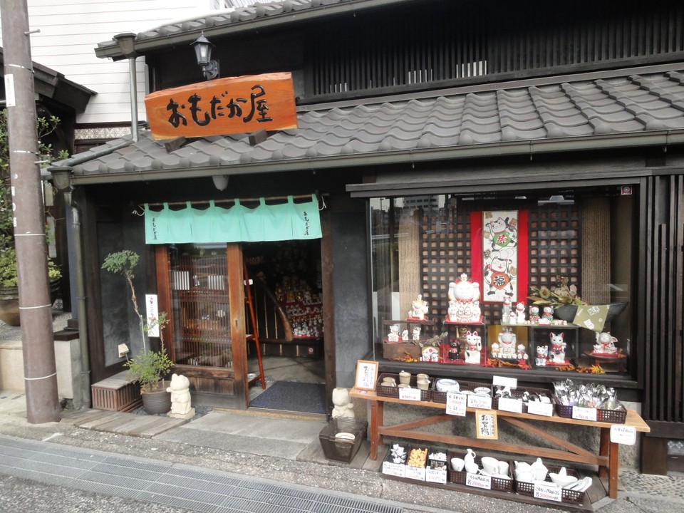 隣も系列店です