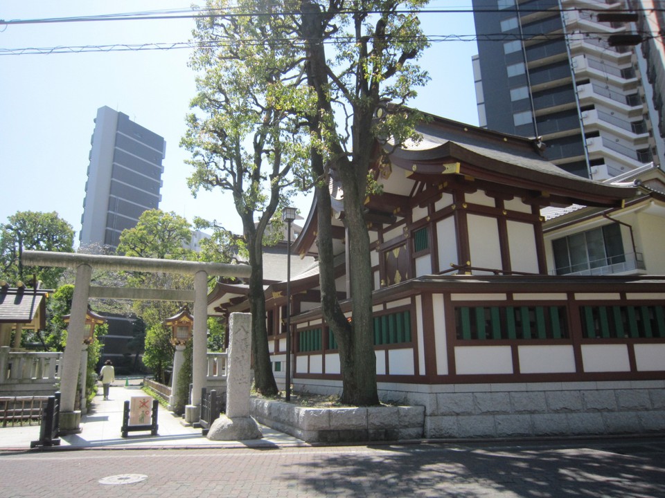 １０神社裏出入口・本殿