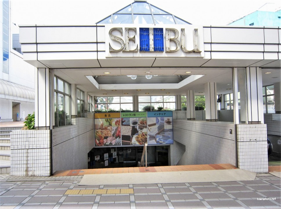 デパ地下への出入口