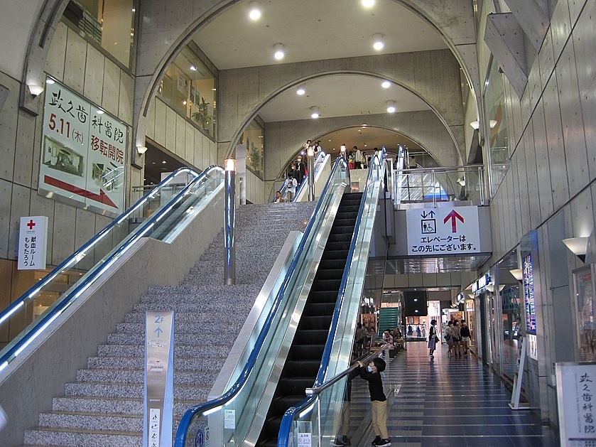 長いエスカレーター