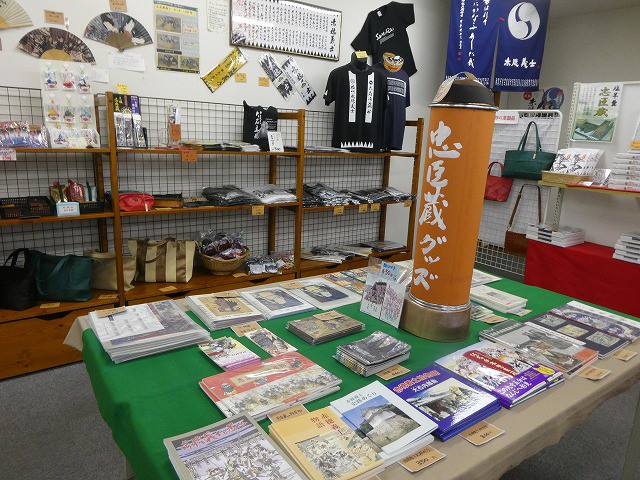 ドラマや映画の資料も掲示