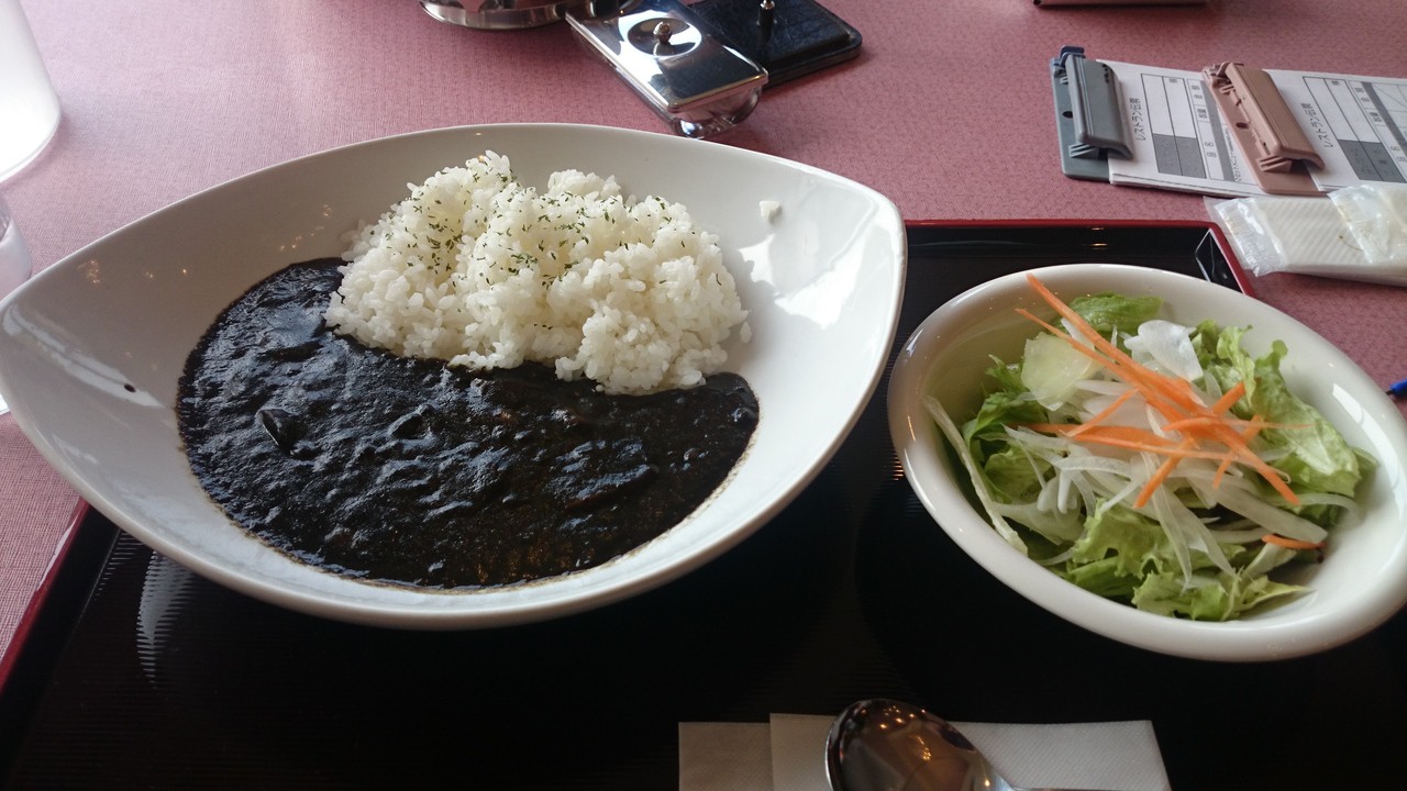 昼のブラックカレーです
