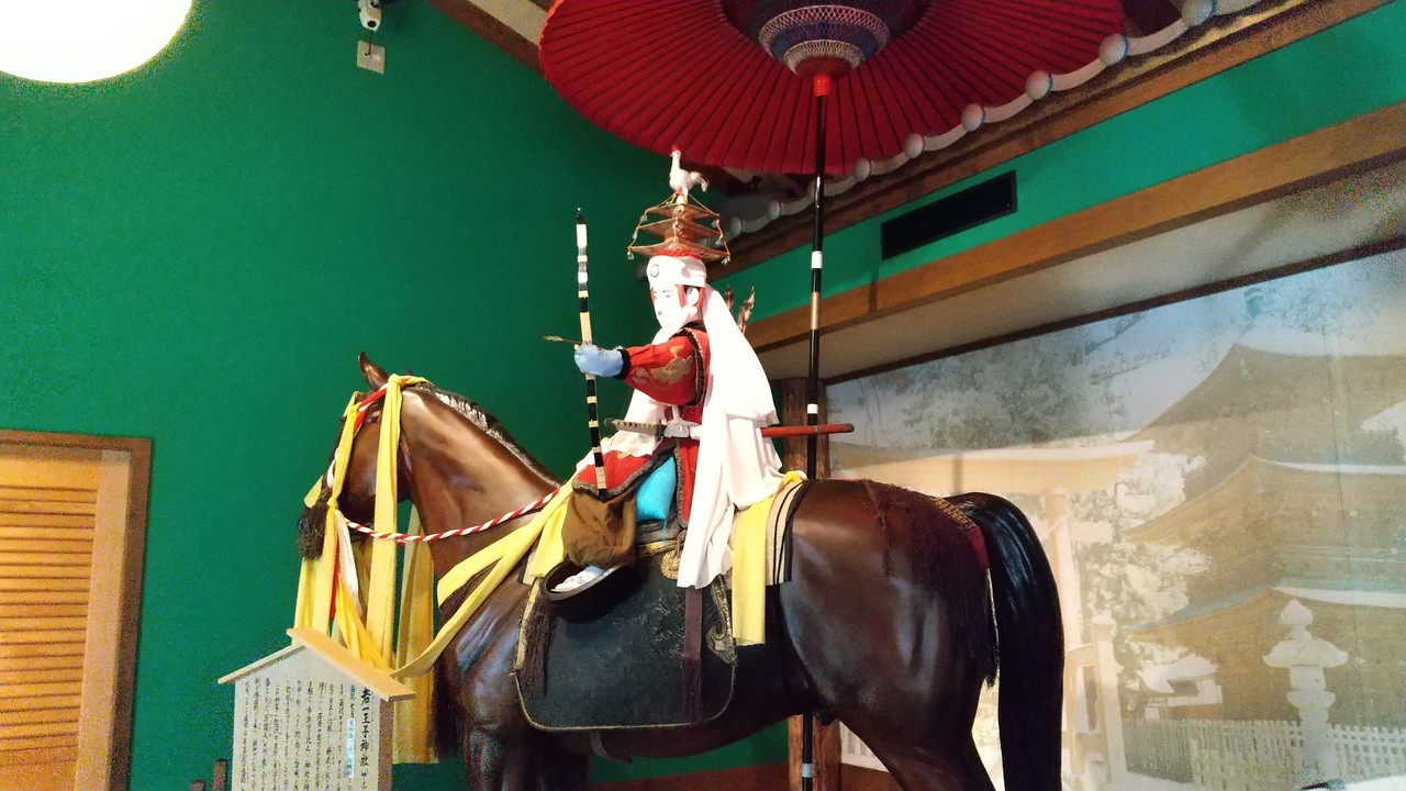 流鏑馬会館の大きな展示物