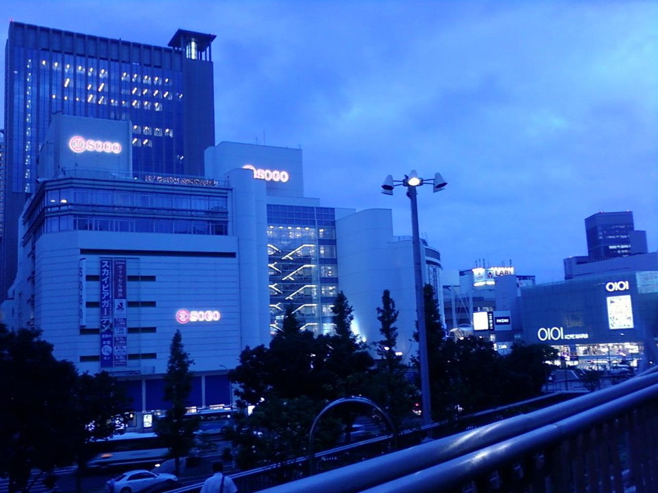 夜のそごうです。