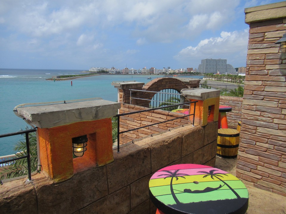 シーサイドの建物から