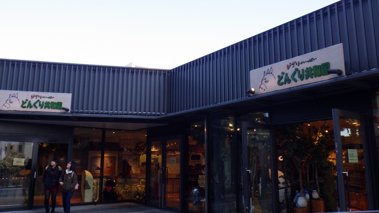 テラスに面した店舗