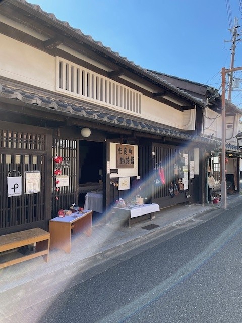 市民の交流サロン、芸術のギャラリーとして広く活用されています