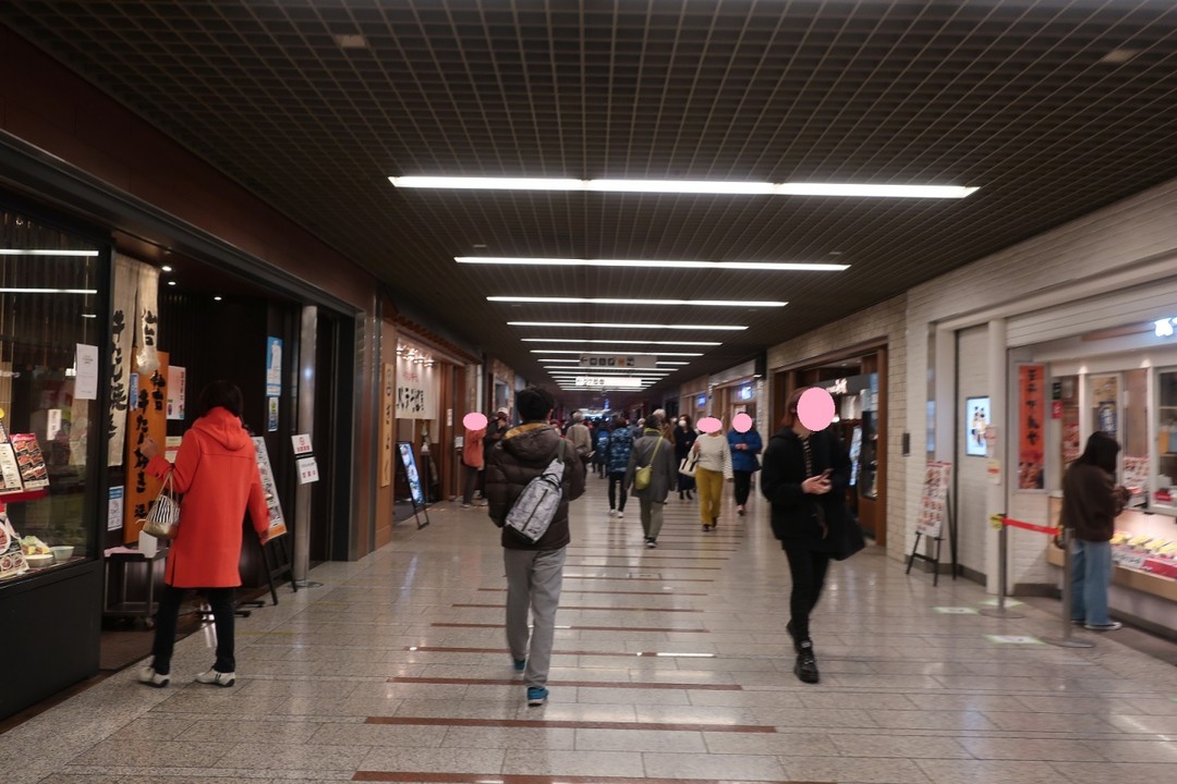 通路は広く歩きやすいです