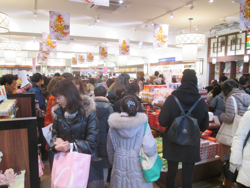 激しく混んでいますが、品揃えは豊富で楽しかったです